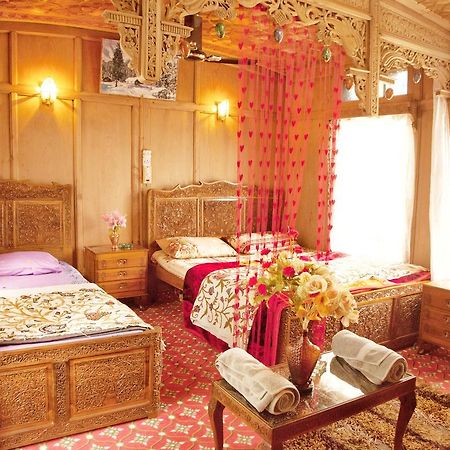 Готель New Bul Bul Group Of Houseboats Srinagar Durgjan Екстер'єр фото
