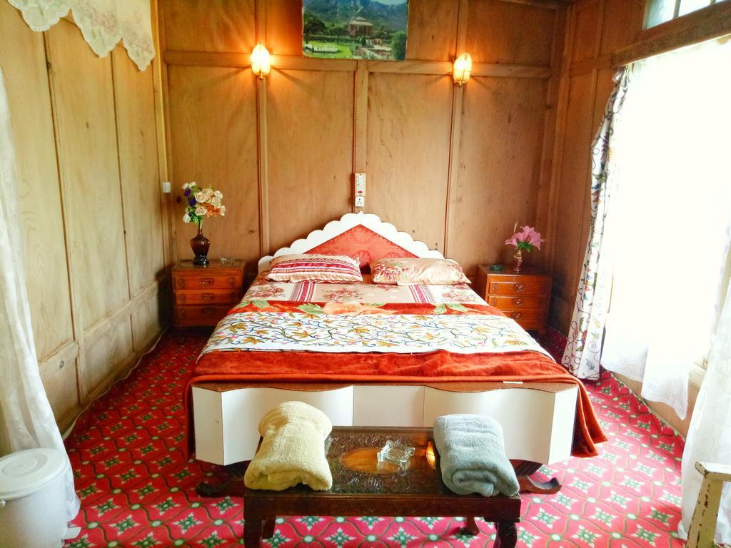 Готель New Bul Bul Group Of Houseboats Srinagar Durgjan Екстер'єр фото
