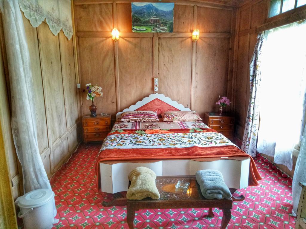 Готель New Bul Bul Group Of Houseboats Srinagar Durgjan Екстер'єр фото