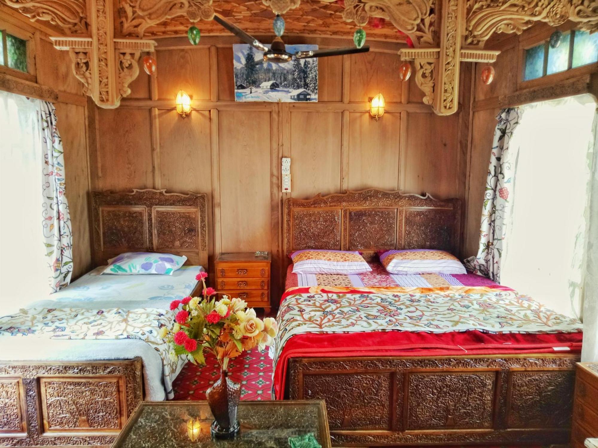Готель New Bul Bul Group Of Houseboats Srinagar Durgjan Екстер'єр фото