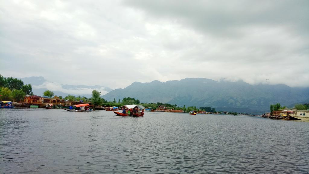 Готель New Bul Bul Group Of Houseboats Srinagar Durgjan Екстер'єр фото