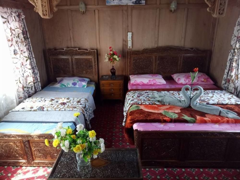 Готель New Bul Bul Group Of Houseboats Srinagar Durgjan Екстер'єр фото