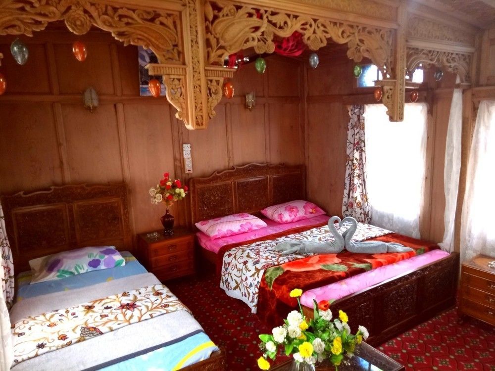 Готель New Bul Bul Group Of Houseboats Srinagar Durgjan Екстер'єр фото