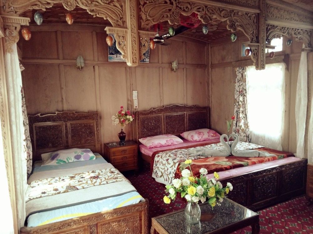Готель New Bul Bul Group Of Houseboats Srinagar Durgjan Екстер'єр фото