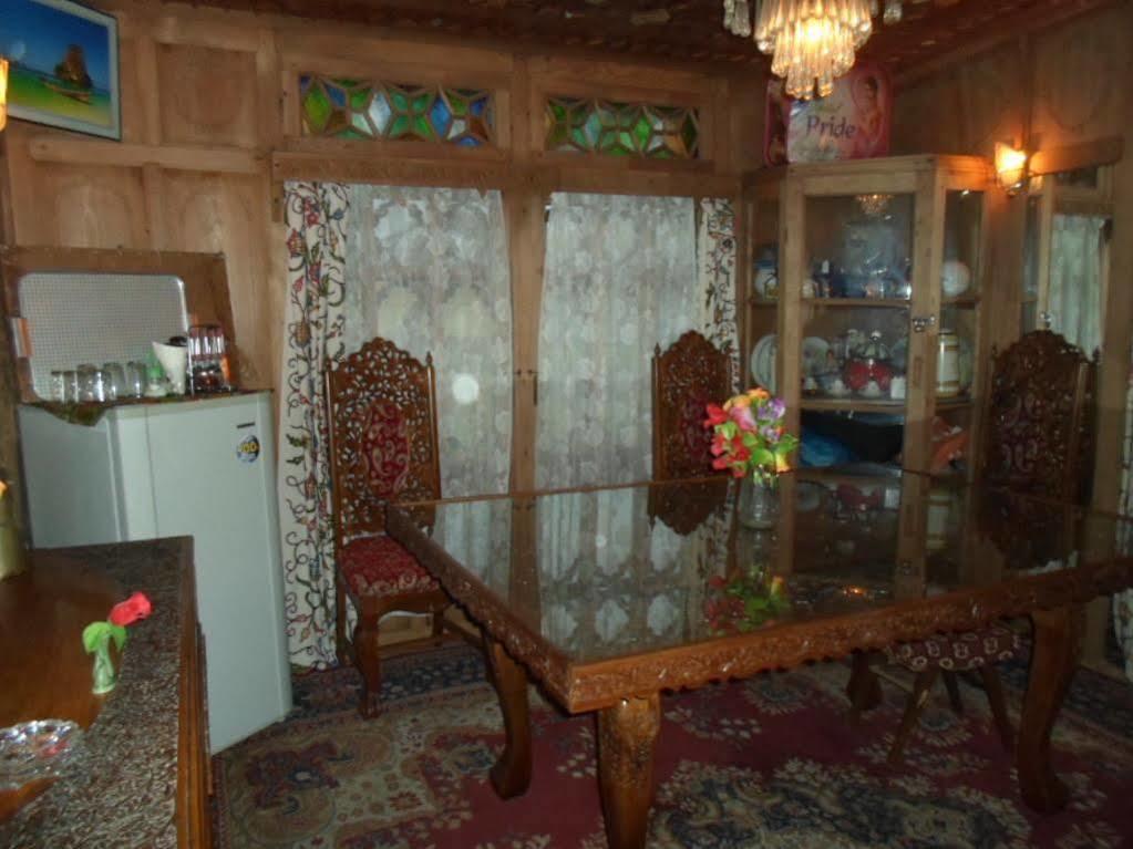 Готель New Bul Bul Group Of Houseboats Srinagar Durgjan Екстер'єр фото