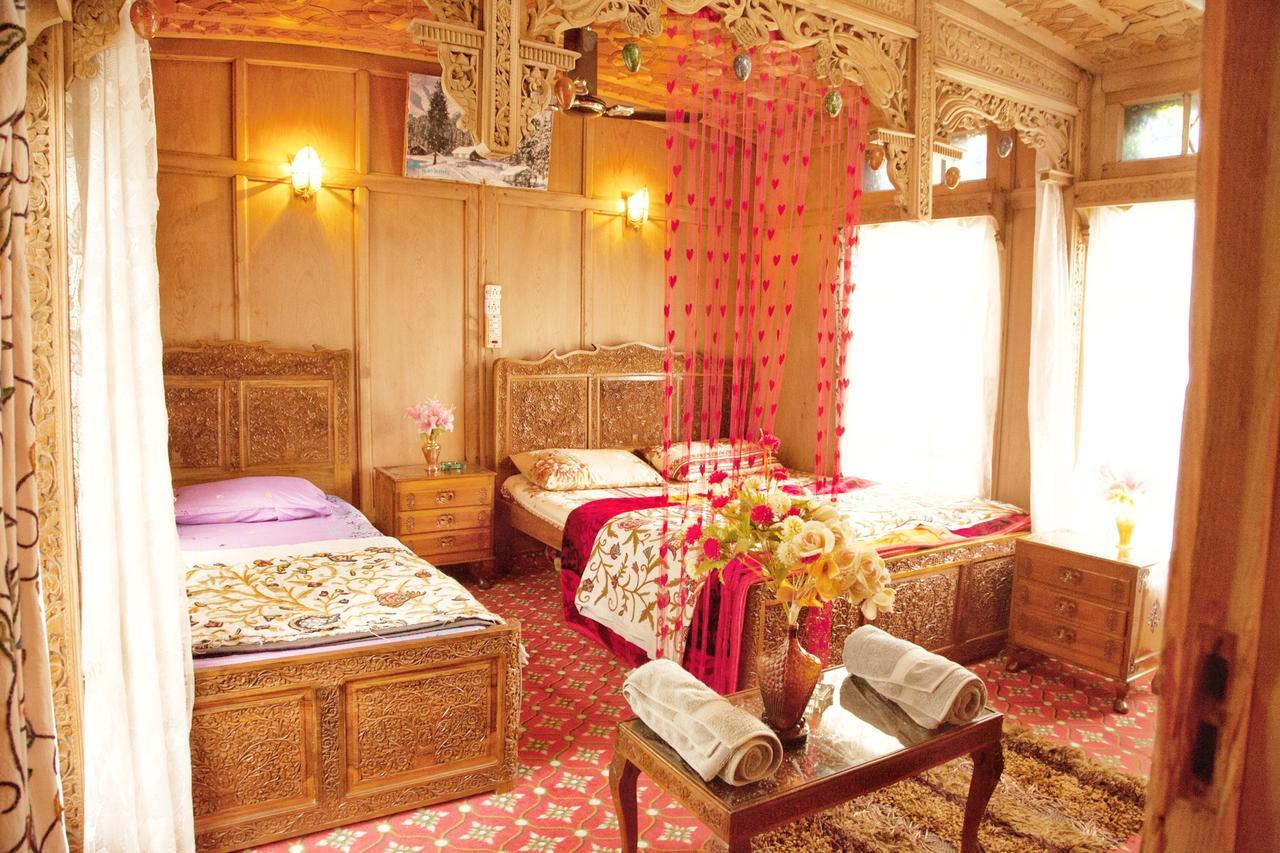 Готель New Bul Bul Group Of Houseboats Srinagar Durgjan Екстер'єр фото