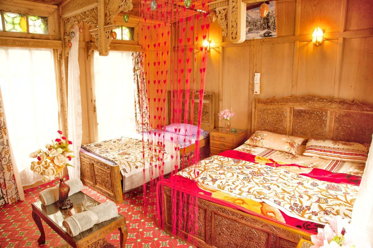Готель New Bul Bul Group Of Houseboats Srinagar Durgjan Екстер'єр фото