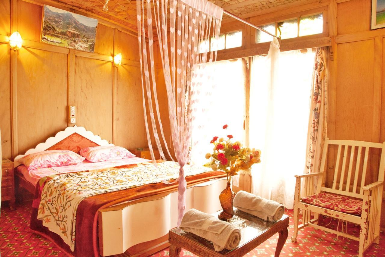 Готель New Bul Bul Group Of Houseboats Srinagar Durgjan Екстер'єр фото