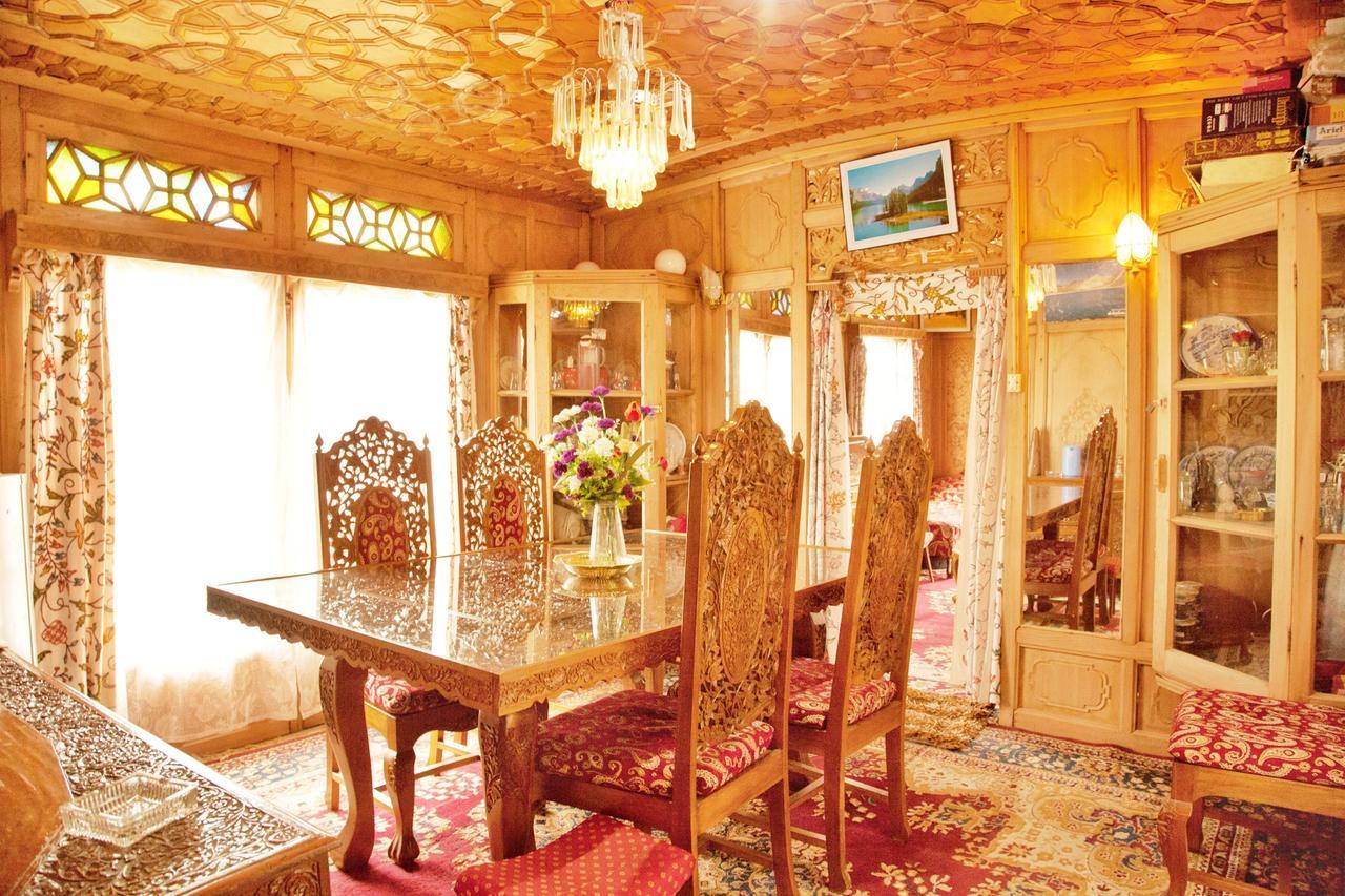 Готель New Bul Bul Group Of Houseboats Srinagar Durgjan Екстер'єр фото