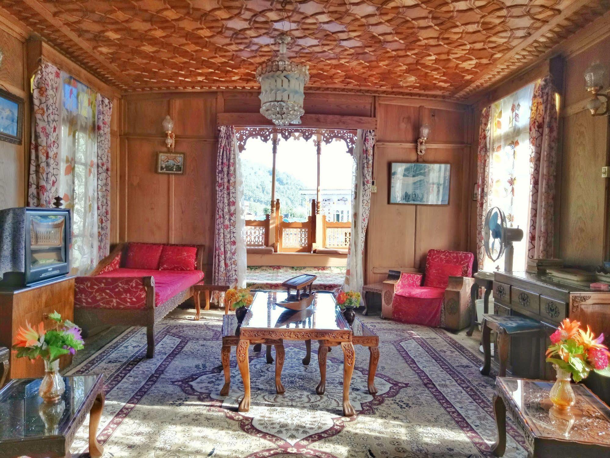 Готель New Bul Bul Group Of Houseboats Srinagar Durgjan Екстер'єр фото