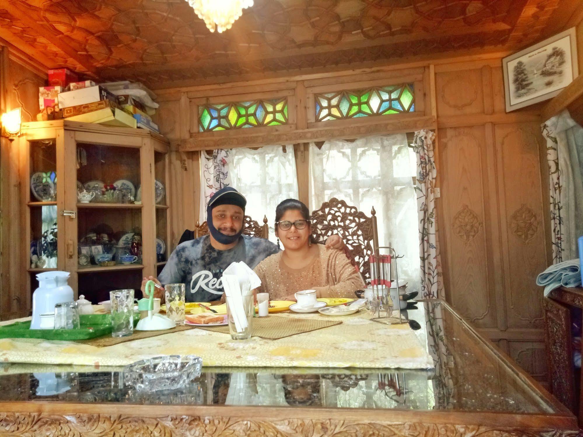 Готель New Bul Bul Group Of Houseboats Srinagar Durgjan Екстер'єр фото