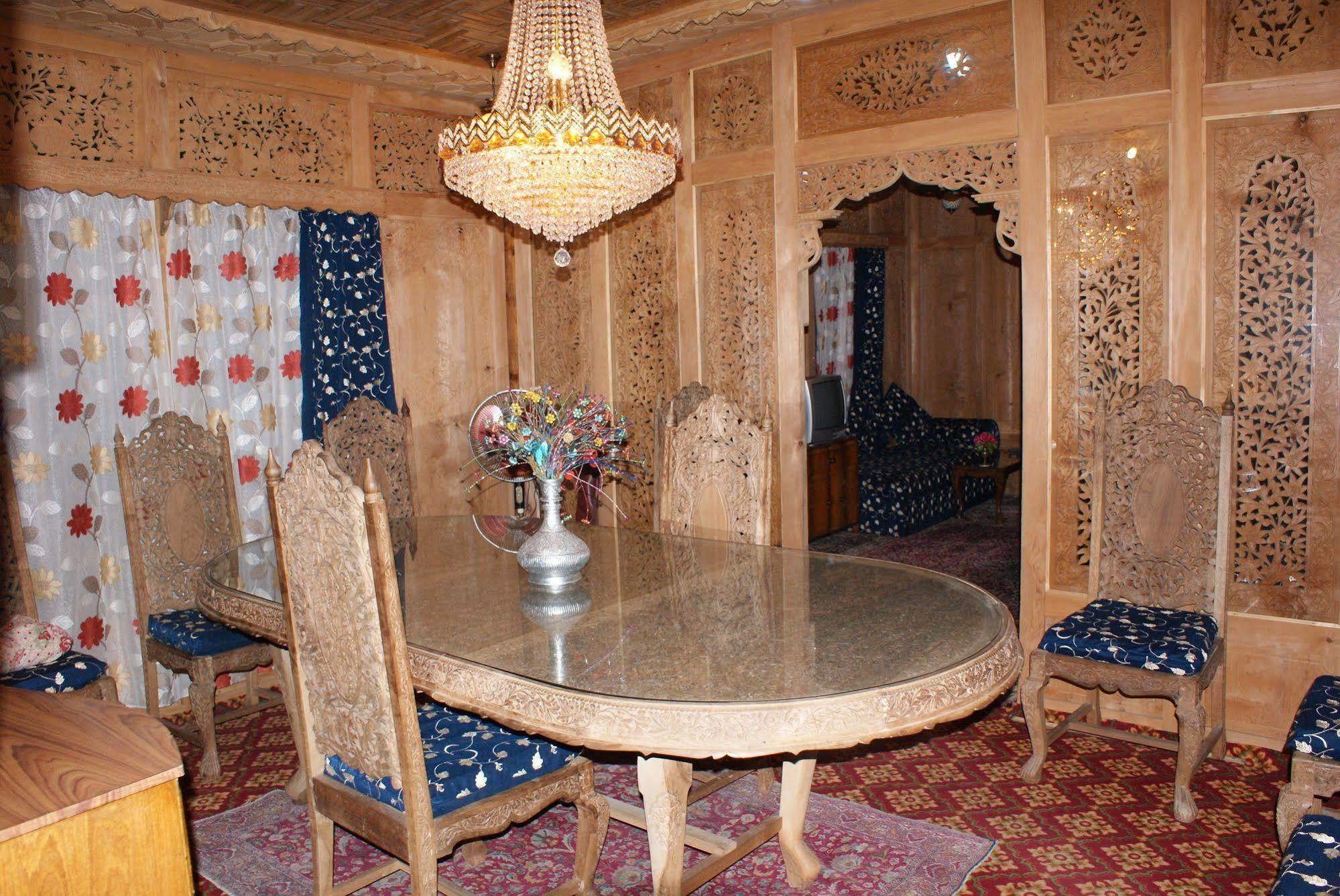 Готель New Bul Bul Group Of Houseboats Srinagar Durgjan Екстер'єр фото