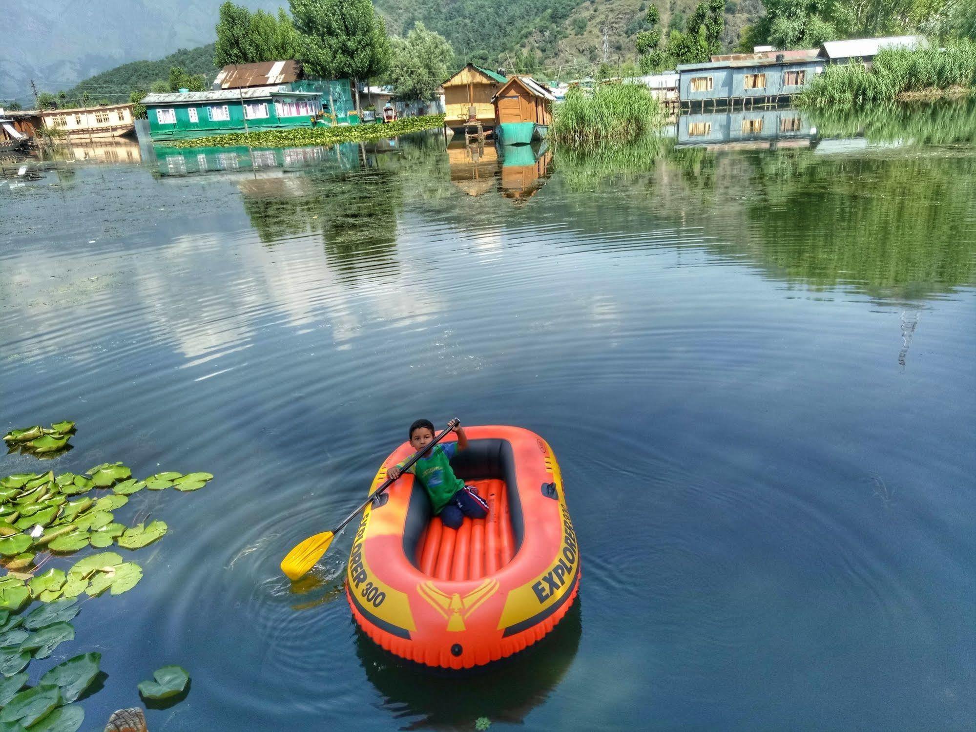 Готель New Bul Bul Group Of Houseboats Srinagar Durgjan Екстер'єр фото