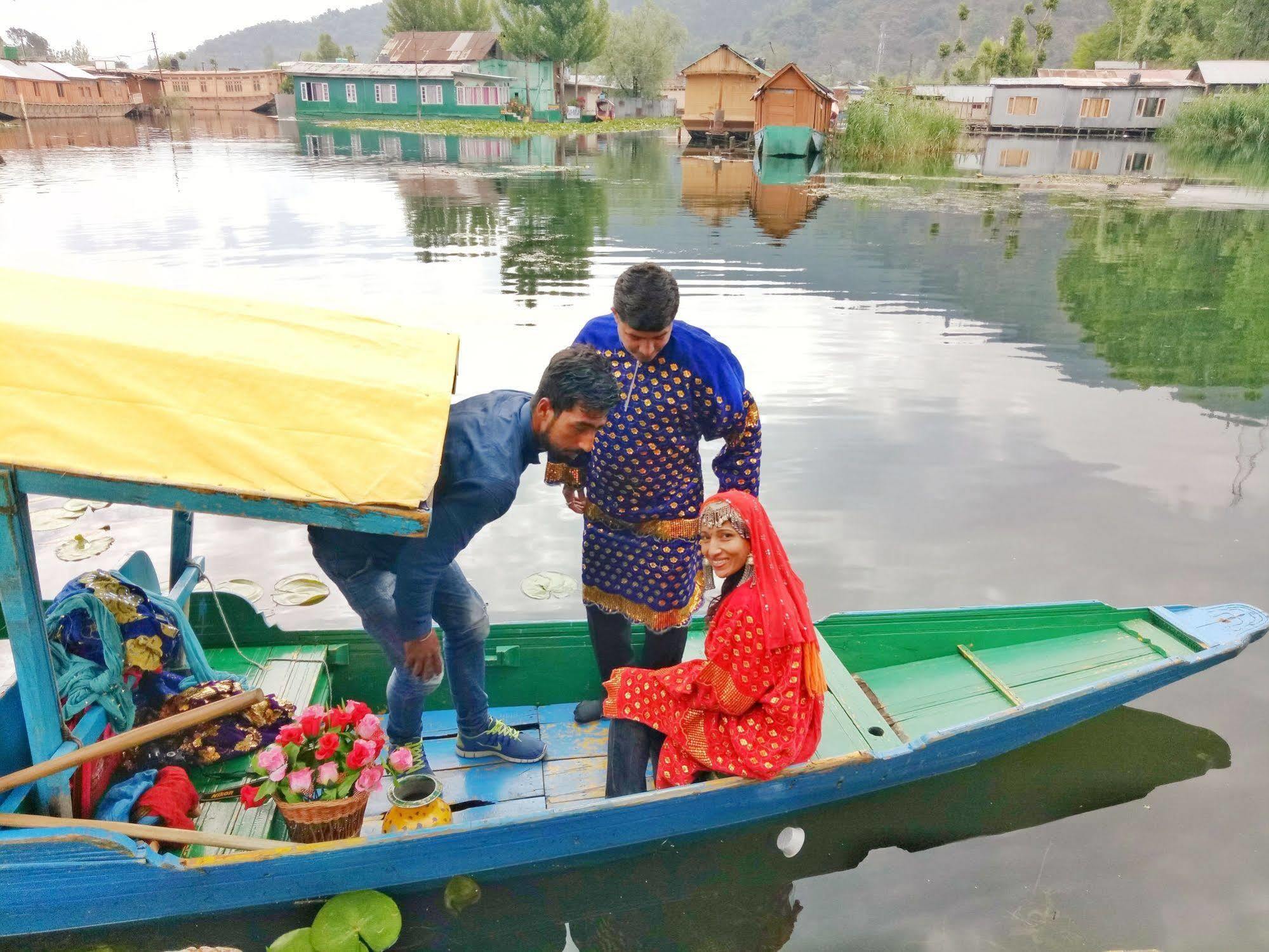 Готель New Bul Bul Group Of Houseboats Srinagar Durgjan Екстер'єр фото