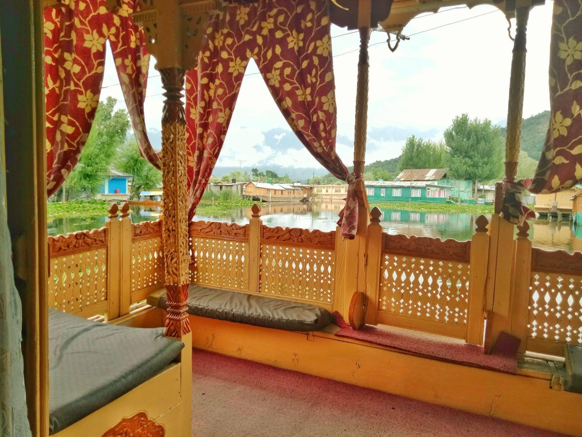 Готель New Bul Bul Group Of Houseboats Srinagar Durgjan Екстер'єр фото