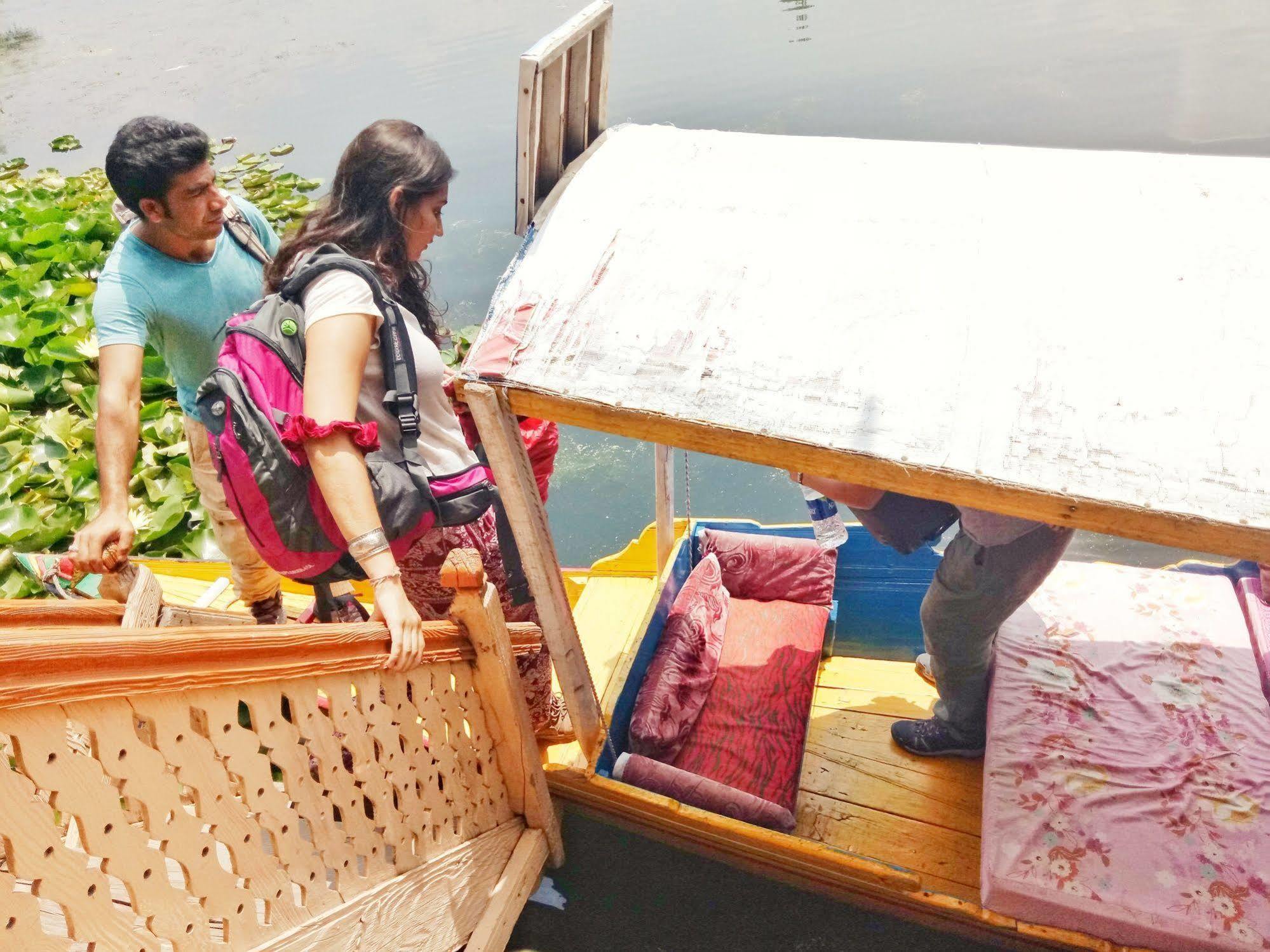Готель New Bul Bul Group Of Houseboats Srinagar Durgjan Екстер'єр фото