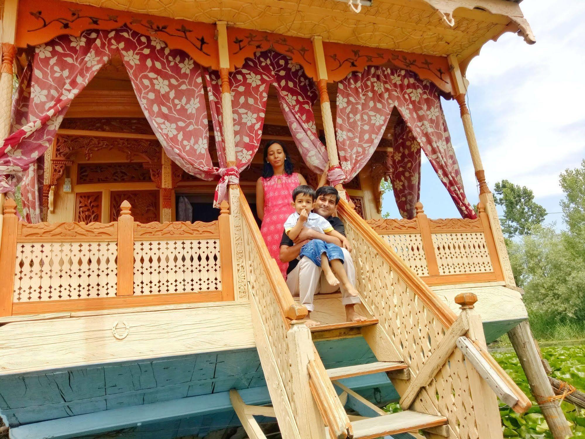 Готель New Bul Bul Group Of Houseboats Srinagar Durgjan Екстер'єр фото