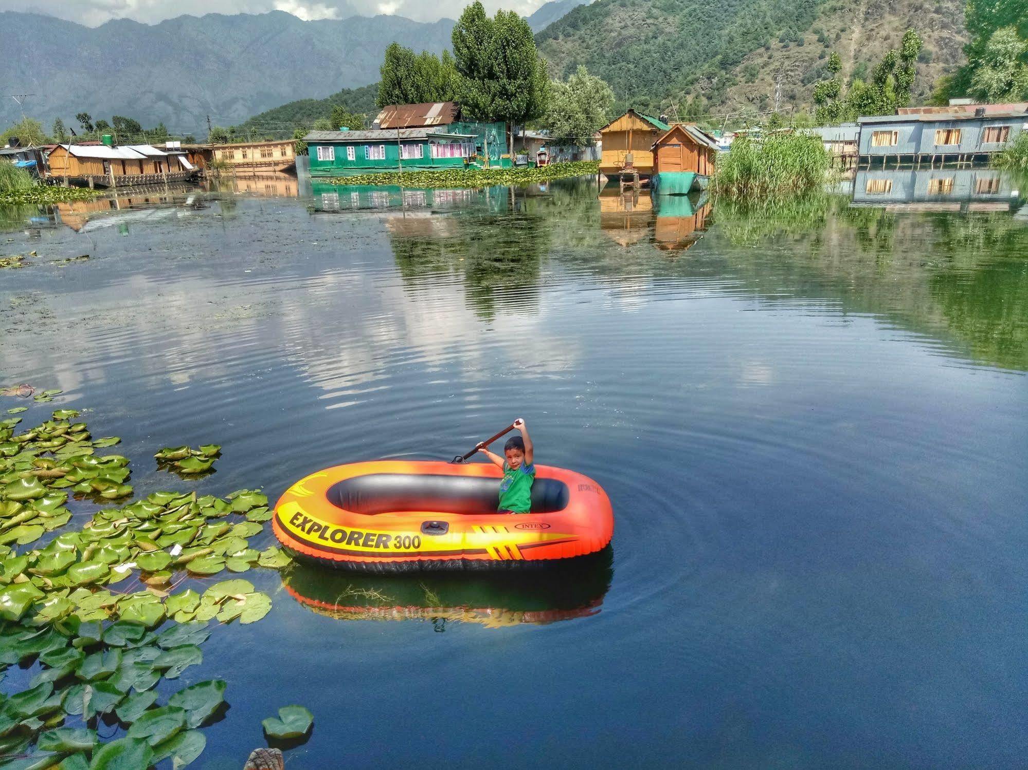 Готель New Bul Bul Group Of Houseboats Srinagar Durgjan Екстер'єр фото
