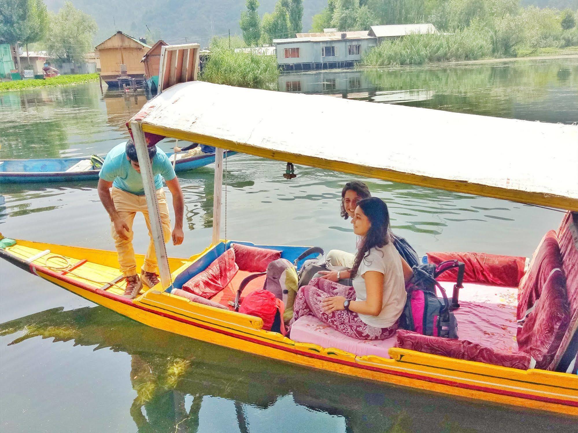 Готель New Bul Bul Group Of Houseboats Srinagar Durgjan Екстер'єр фото