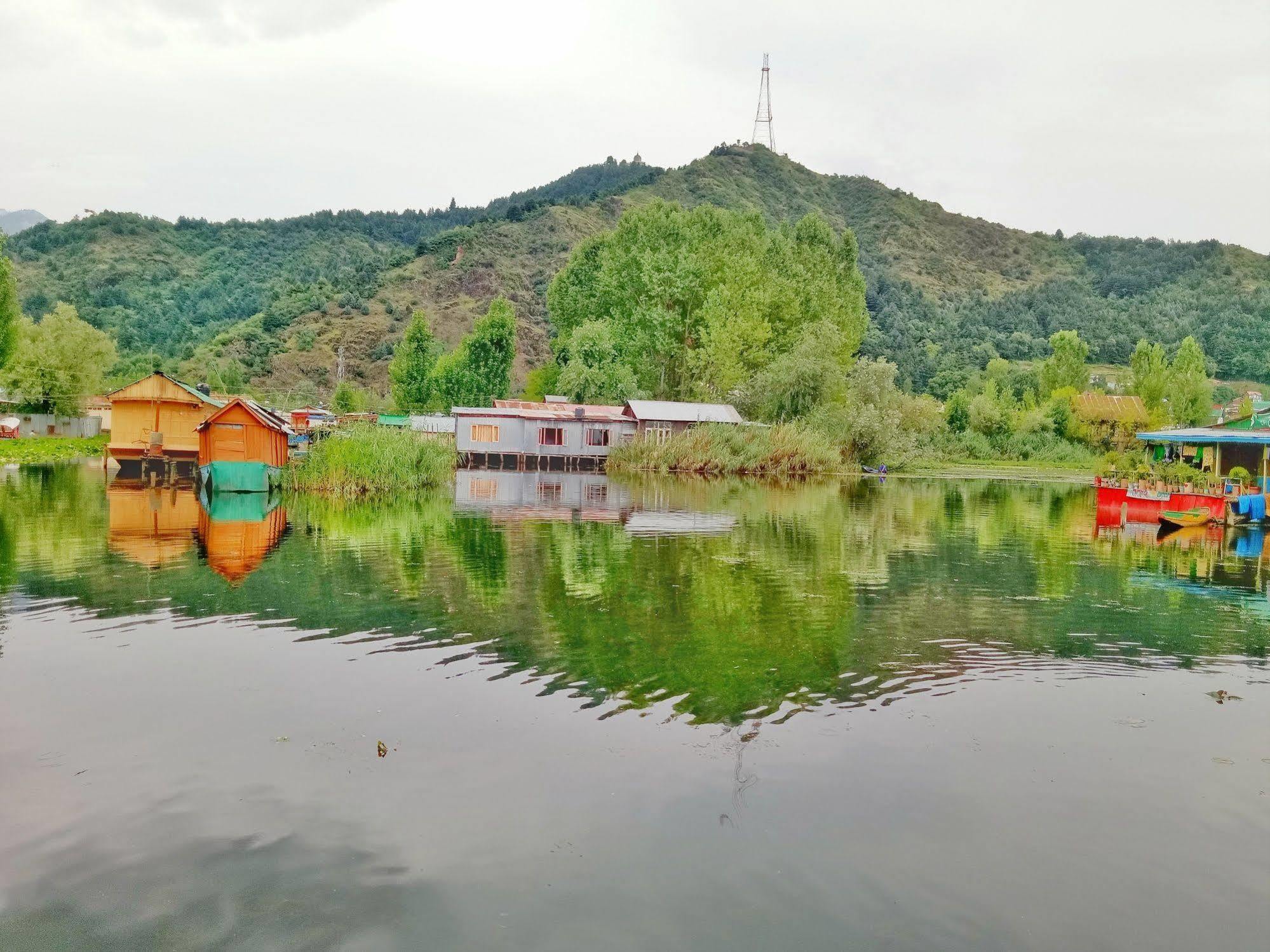 Готель New Bul Bul Group Of Houseboats Srinagar Durgjan Екстер'єр фото