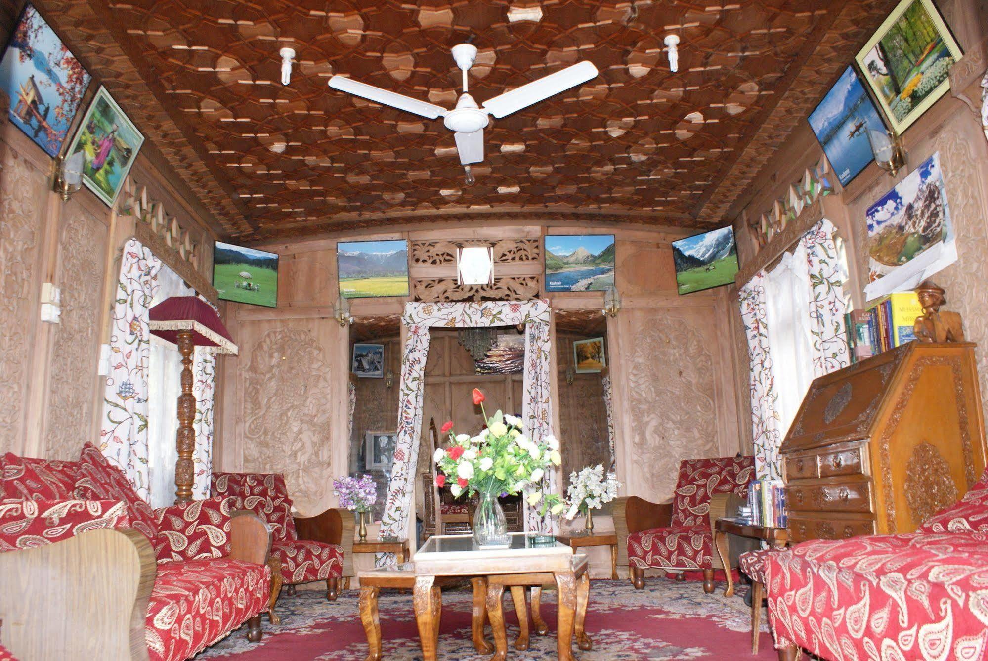 Готель New Bul Bul Group Of Houseboats Srinagar Durgjan Екстер'єр фото